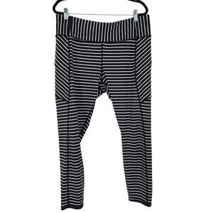 Athleta Black and White Striped Contender 7/8 Tights in Powerlift Size XL